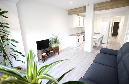 Logrono Historic Centre Apartment | REFURBISHED CENTRAL APARTMENT, GARAGE AND WIFI.