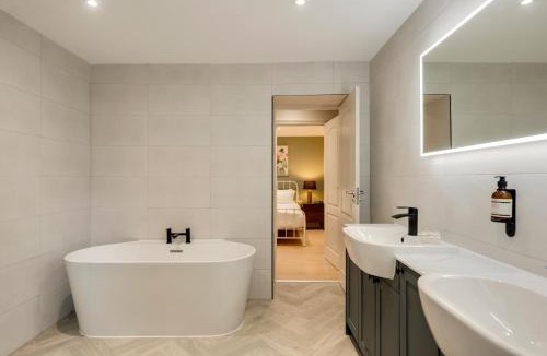 Clifton Apartment | REFURBISHED Jan 26 - Meridian Place - Sleeps 7