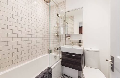 Brompton & Hans Town Apartment | Refurbished Studio Apartment, A Minute From Harrods Knightsbridge