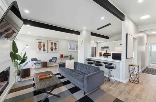 Ottawa Division House | Regal 5BD Retreat W/POOL | 15 MINS 2DT