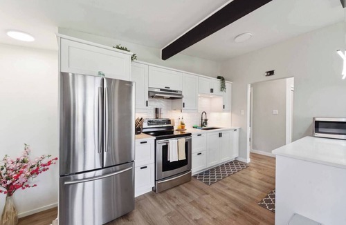 Ottawa Division House | Regal 5BD Retreat W/POOL | 15 MINS 2DT