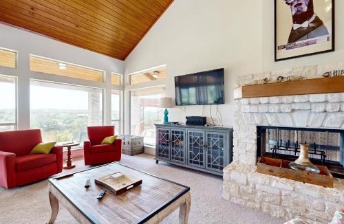 Spicewood House | Regal Riverfront Retreat