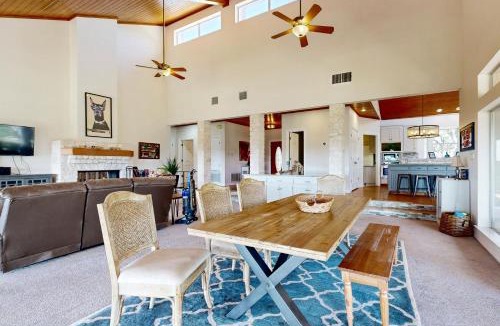 Spicewood House | Regal Riverfront Retreat