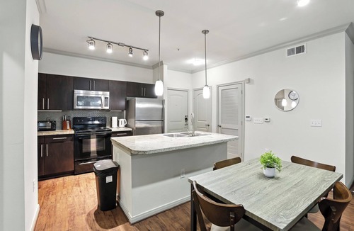 South Main Apartment | Regards At Med Center 126 I Comfy 2 Bed 2 Bath