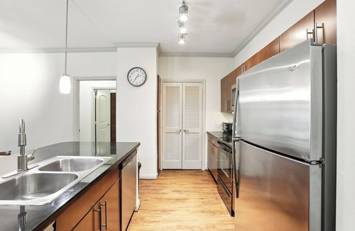 South Main Apartment | Regards At Med Center 163 I Comfy 2 Bed 2 Bath