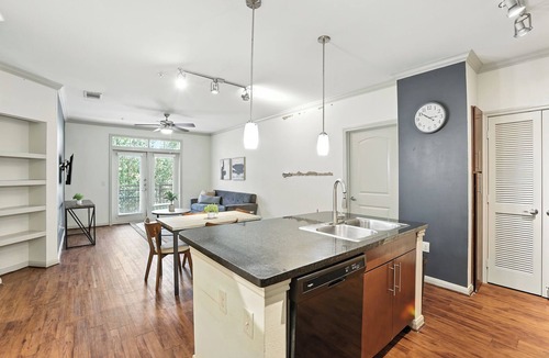 South Main Apartment | Regards At Med Center 262 I Comfy 2 Bed 2 Bath