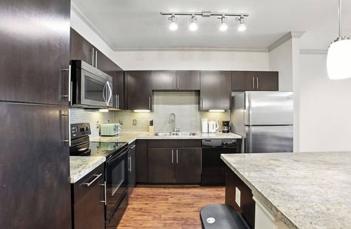 South Main Apartment | Regards At Med Center 372 I Spacious 1 Bed 1 Bath