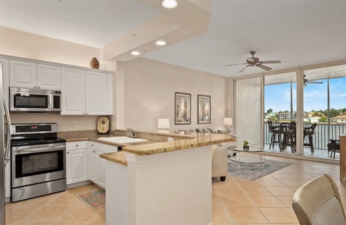 Vanderbilt Beach Condo | Regatta - William Raveis Rentals