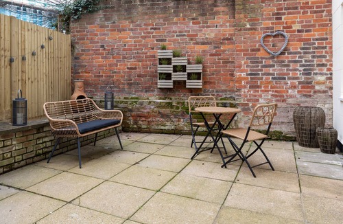 Southampton City Centre Apartment | Regency Court - with private courtyard