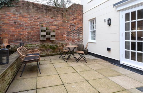 Southampton City Centre Apartment | Regency Court - with private courtyard