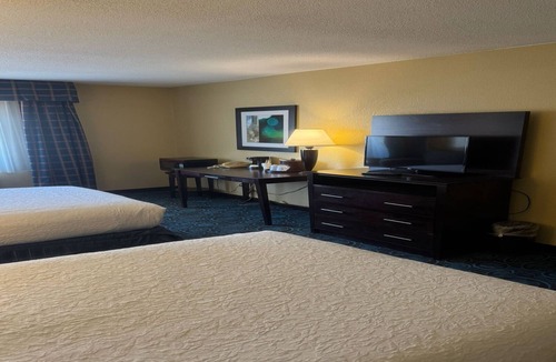 New London Hotel | Regency Inn and Suites - Non-Smoking Double Bed With Kitchen
