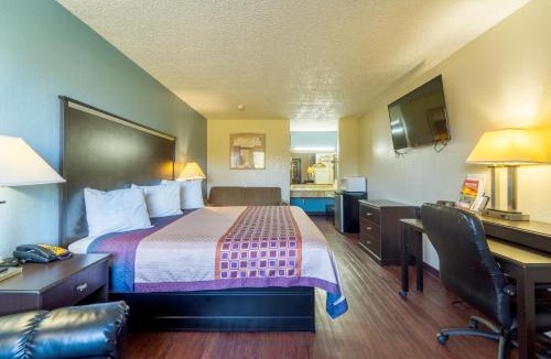 Bay City Hotel | Regency Inn and Suites Bay City, Texas