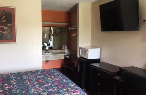 Bay City Hotel | Regency Inn and Suites Bay City, Texas