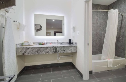 Humble Hotel | REGENCY INN AND SUITES