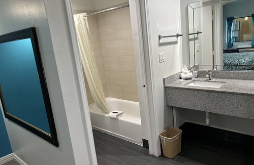 Humble Hotel | Regency Inn and Suites
