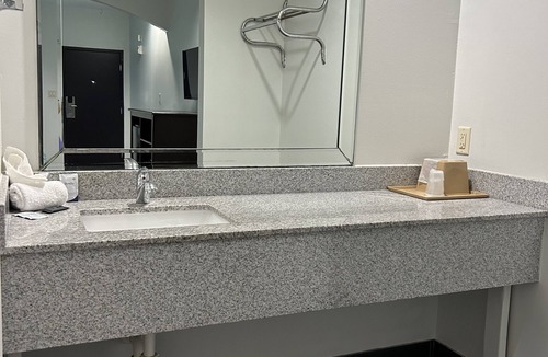 Humble Hotel | Regency Inn and Suites
