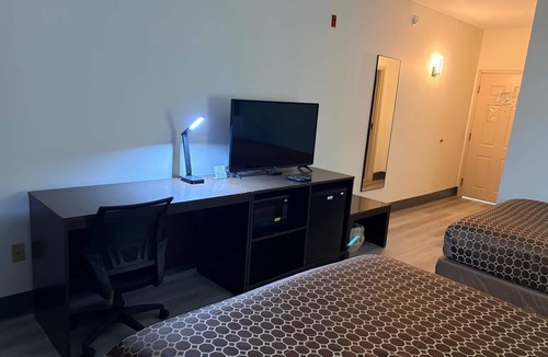 Milton Hotel | Regency Inn and Suites