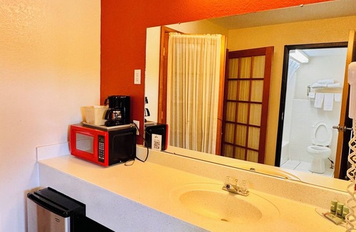 Stilwell Hotel | Regency Inn And Suites