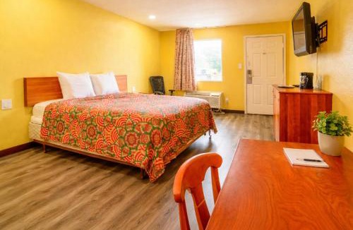 Rockdale Hotel | Regency Inn By OYO Rockdale TX