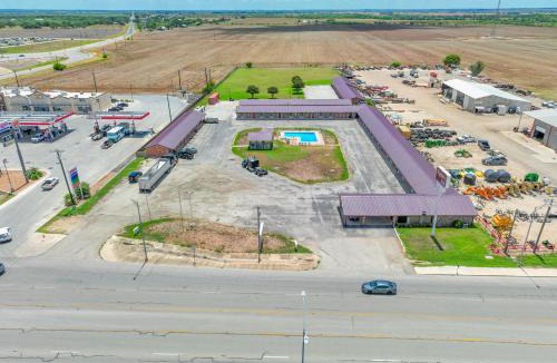 Hondo Hotel | Regency Inn Hondo