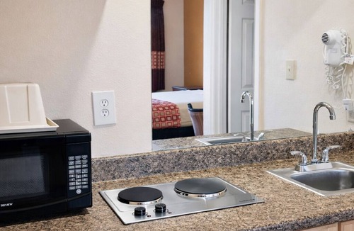 Hondo Hotel | Regency Inn Hondo