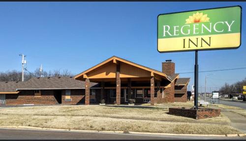 Iola Hotel | Regency Inn Iola