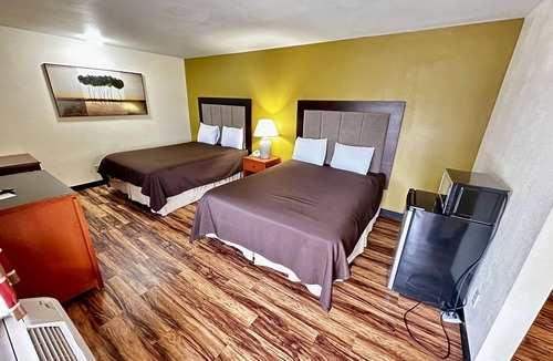 Iola Hotel | Regency Inn lola Kansas