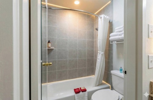 North Shore Hotel | Regency Inn & Suites Houston East I 10