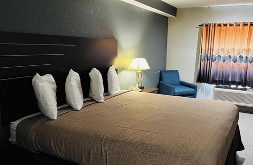North Shore Hotel | Regency Inn & Suites Houston East I 10