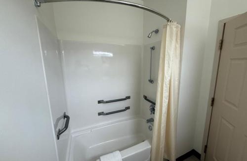 Milton Hotel | Regency Inn & Suites