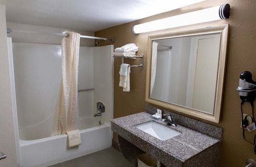 Monroeville Hotel | Regency Inn