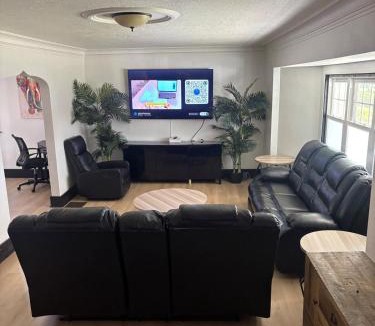 Lockport House | Regency Retreat