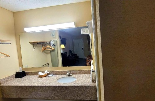 Hayti Hotel | Regency Travel Inn