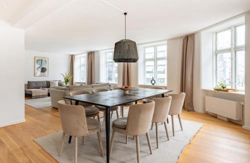 Copenhagen City Centre Apartment | Regent 3 - Popular 3-Bdr Apt with Balcony in Centre