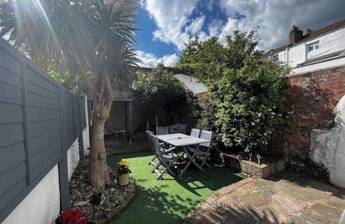 Montpelier House | Regent Escape (pet friendly)