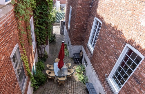 Cote-Des-Neiges—Notre-Dame-De-Grace Apartment | Regent One: Courtyard, 2 Balconies, Vintage home, 4 BR, 9.6 Walking Score