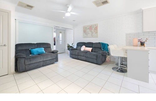 Moama Apartment | Regent Retreat - large group bookings, pool