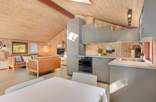 Mosevra House | "Regine" - 1.1km to the fjord by Interhome