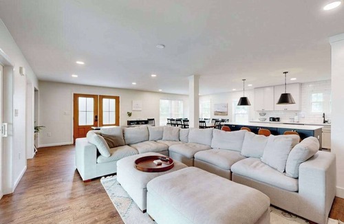 Rehoboth Beach House | Rehoboth Beach group getaway with private pool & 2 studio apts