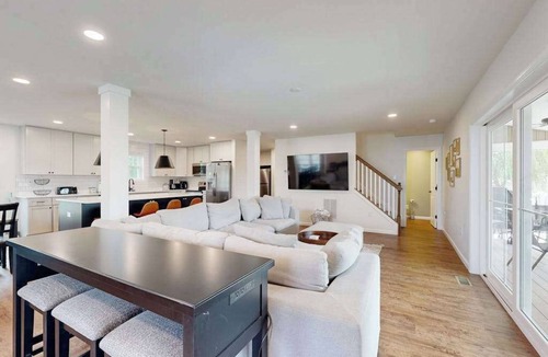 Rehoboth Beach House | Rehoboth Beach group getaway with private pool & 2 studio apts