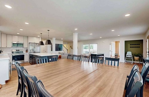 Rehoboth Beach House | Rehoboth Beach group getaway with private pool & 2 studio apts