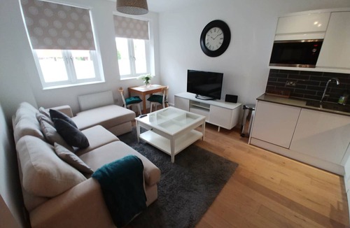 Reigate Apartment | Reigate Park View Apartment A