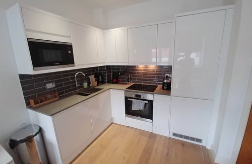 Reigate Apartment | Reigate Park View Apartment A