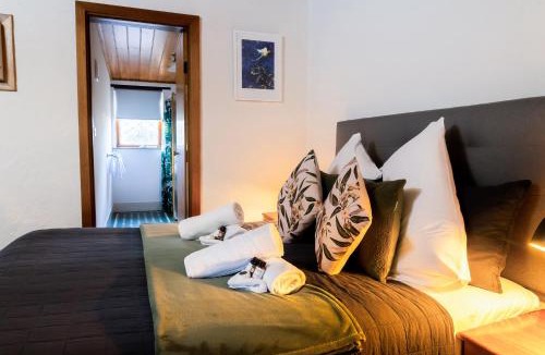 Mintaro Bed & Breakfast | Reillys Wines Heritage Cottages