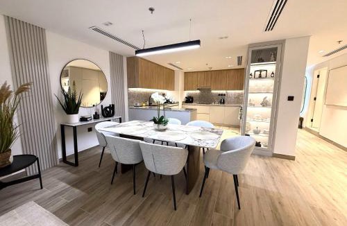 Palm Jumeirah Apartment | Reimagined 3BR Apartment in 5-star Resort