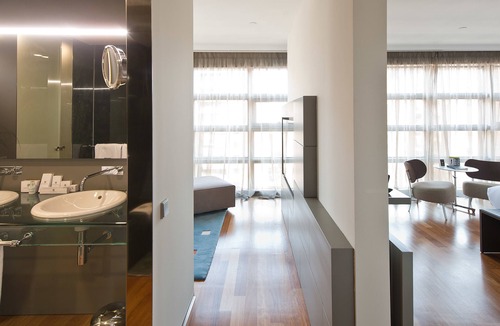 Romareda Hotel | Reina Petronila