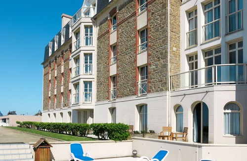 Saint-Ideuc Apartment | Reine Marine -T2 Face Mer by Interhome