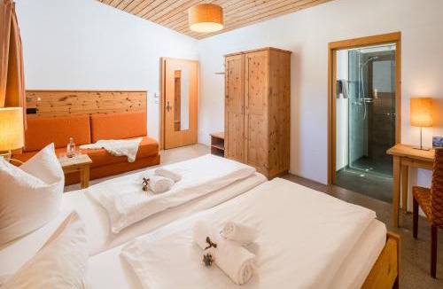 Engadin Scoul Hotel | Reitstall und Saloon San Jon