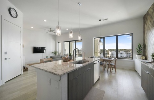 Montgomery Condo | Rejuvenate at Lake Conroe's #1 food spot! 60% Discount for Monthly Stays!