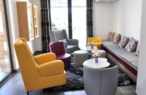 Charlieu Hotel | Relais De L'abbaye